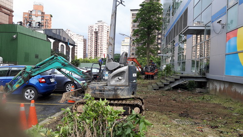 台中市沙鹿區小型怪手挖土機